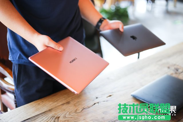 �A��MateBook X���O��MacBook�Ă��ð��������u�y ��