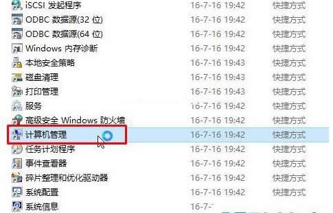 ����T����