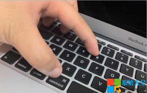 �O��MacBook Pro 15 Retina(MC976CH/A)